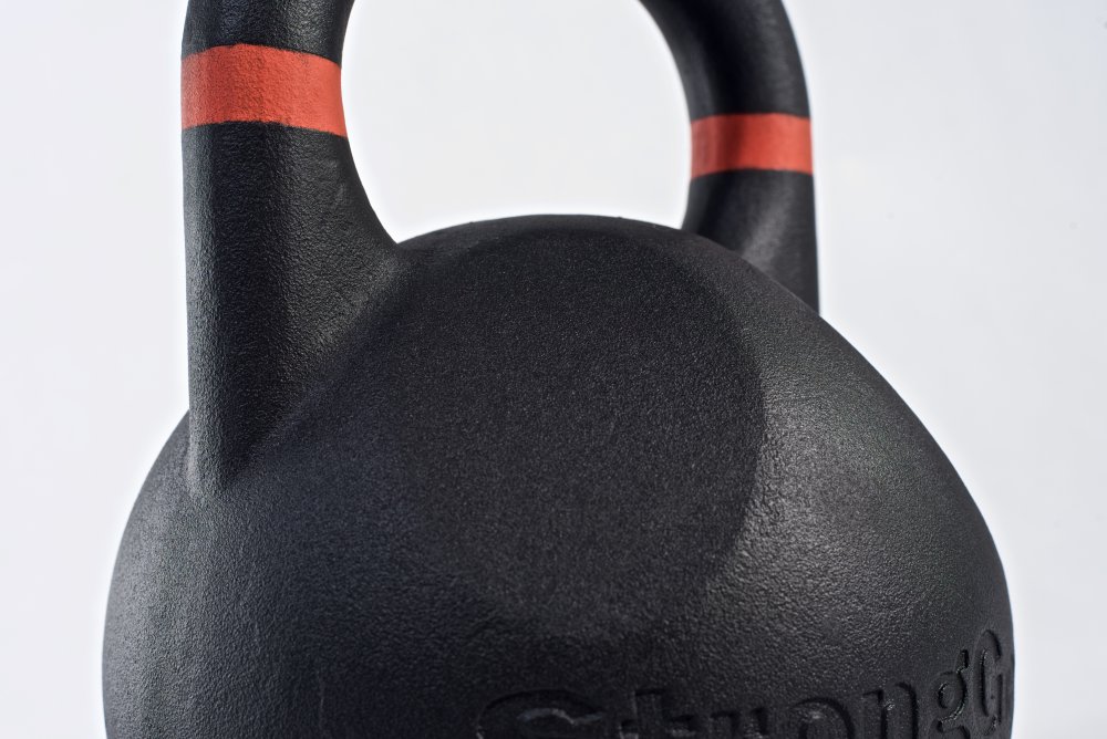 StrongGear závodní kettlebell ergonomické prohlubně